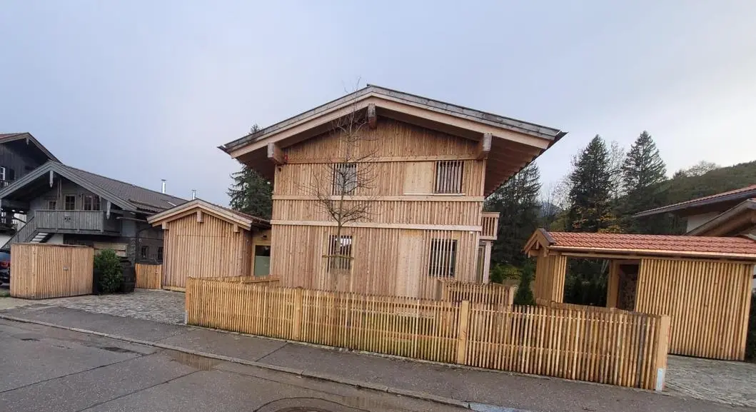 Fertiggestelltes Wohnhaus in der Freihausstraße in Bad Wiessee