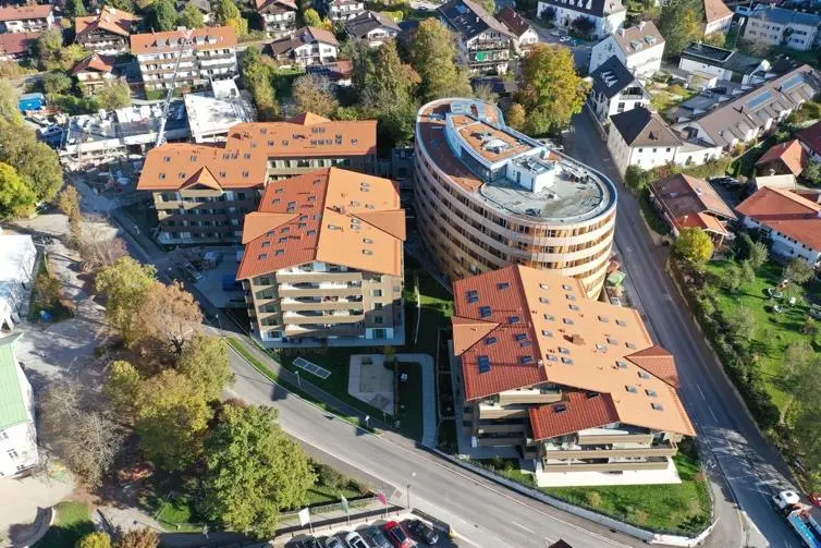 Fertiggestelltes Quartier Tegernsee aus der Luft